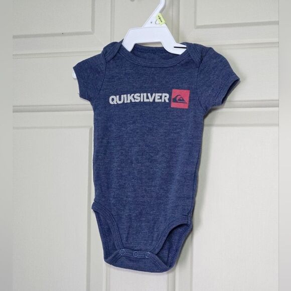 3/$15 Quicksilver short sleeve onesie size 0-3 m - Picture 1 of 4